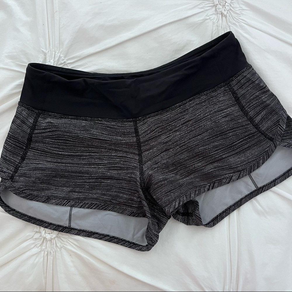 Lululemon Speed Up 2.5” Short Black/White Size 4